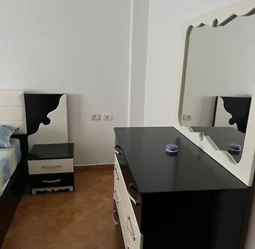 Spacious Apartment-balcony-close Bus Station-self Checkin 24hr-30 Min Airport * 티라나