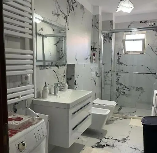 아파트 Spacious Apartment-balcony-close Bus Station-self Checkin 24hr-30 Min Airport 티라나